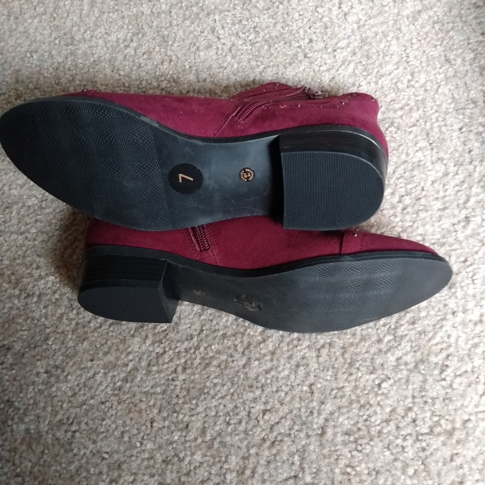 Liz Claiborne booties.... New